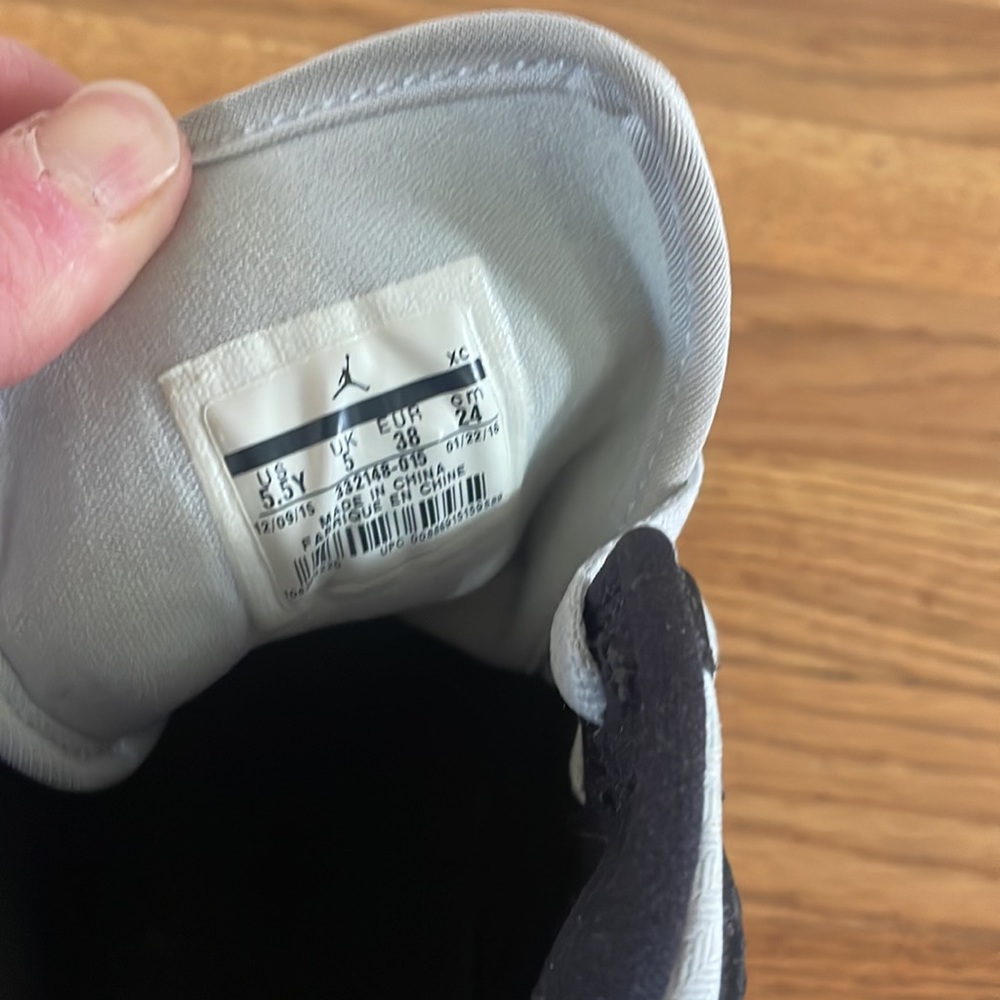 Jordan 1s - Picture 3 of 5